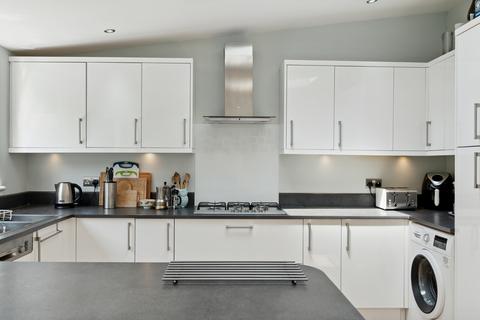 46 Lothian Drive, Clarkston, Glasgow, G76 7NB