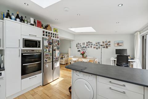 46 Lothian Drive, Clarkston, Glasgow, G76 7NB