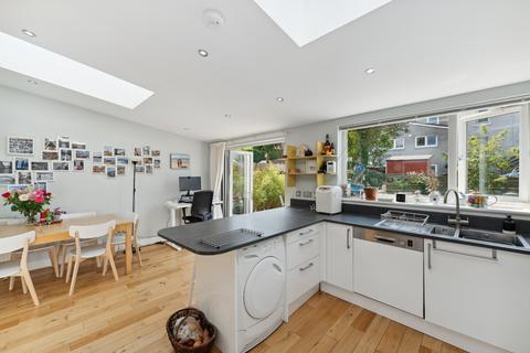 46 Lothian Drive, Clarkston, Glasgow, G76 7NB