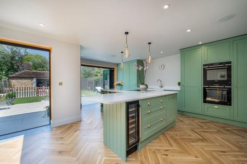 18 Dedmere Road, Marlow, SL7 1PG