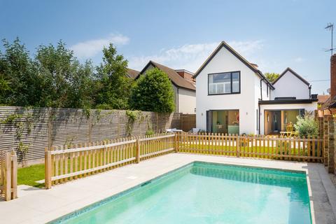18 Dedmere Road, Marlow, SL7 1PG