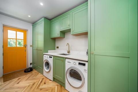 18 Dedmere Road, Marlow, SL7 1PG