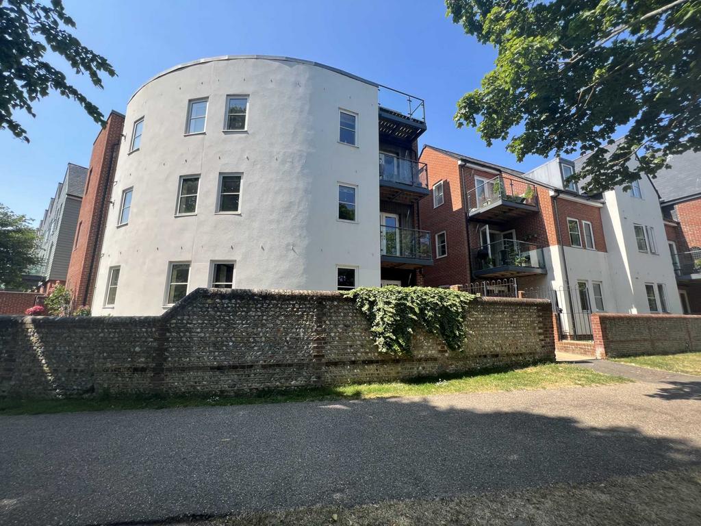 John Rennie Road, Chichester 2 bed apartment £1,250 pcm (£288 pw)
