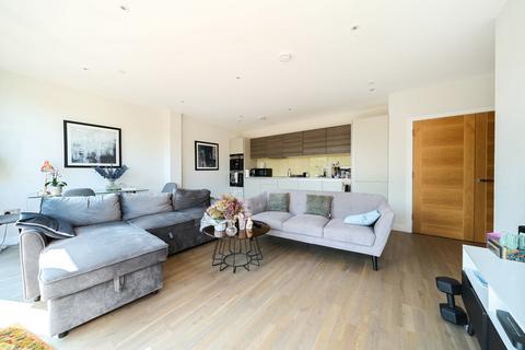 3 bedroom penthouse to rent, Finchley Road, London, NW3