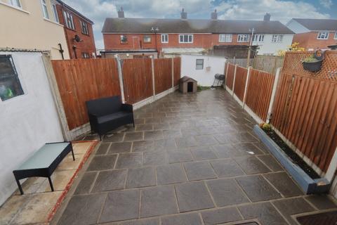 3 bedroom end of terrace house for sale, Chigwell View, Collier Row, RM5