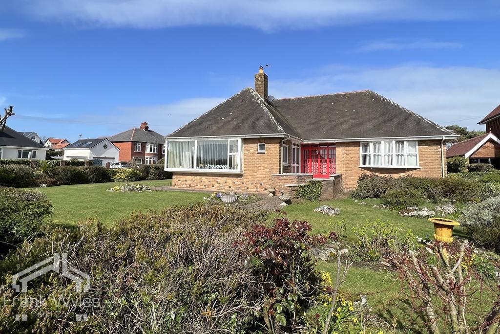 Inner Promenade, Fairhaven, Lytham St Annes, Lancashire 2 bed detached