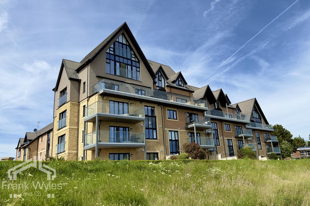 Estuary View, Victory Boulevard, Lytham 2 bed flat for sale £499,950