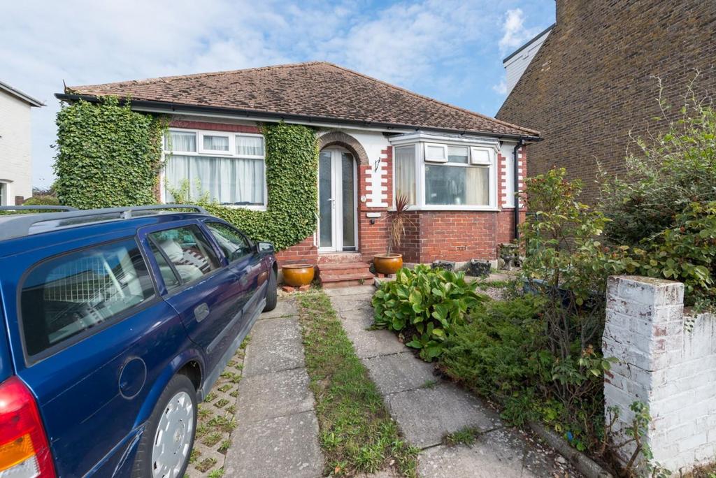 Fairfield Road, Minster, CT12 2 bed detached bungalow for sale £325,000