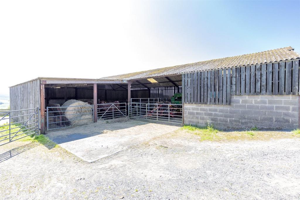 Straw Court