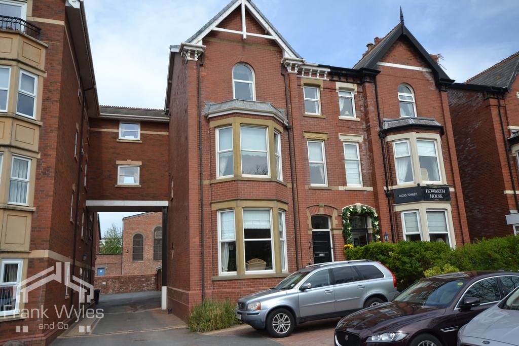 Clifton Drive South, Lytham St Annes, Lancashire 2 bed flat for sale
