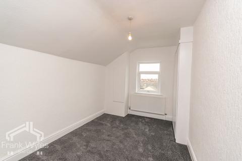 2 bedroom flat to rent, The Crescent, Lytham St Annes, Lancashire