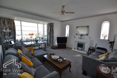 2 bedroom flat for sale, Clifton Drive South, Lytham St Annes, Lancashire