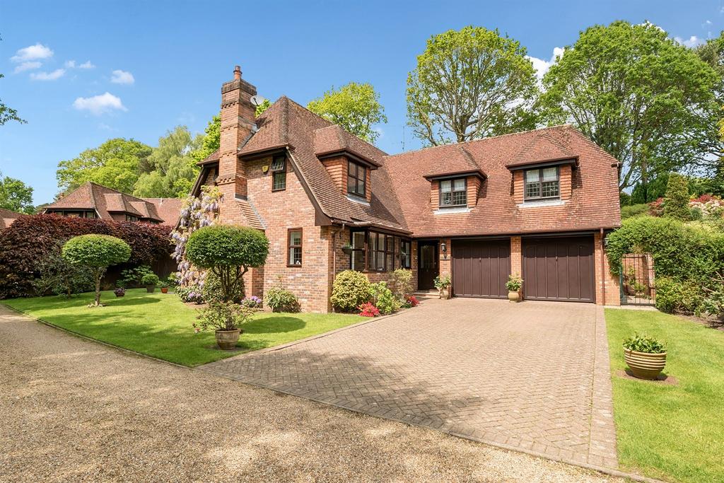 Willow Close, West Chiltington, West Sussex, RH20 4 bed detached house