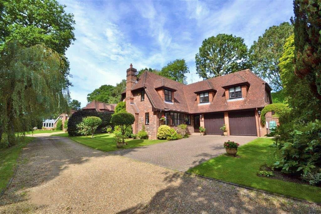 Willow Close, West Chiltington, West Sussex, RH20 4 bed detached house