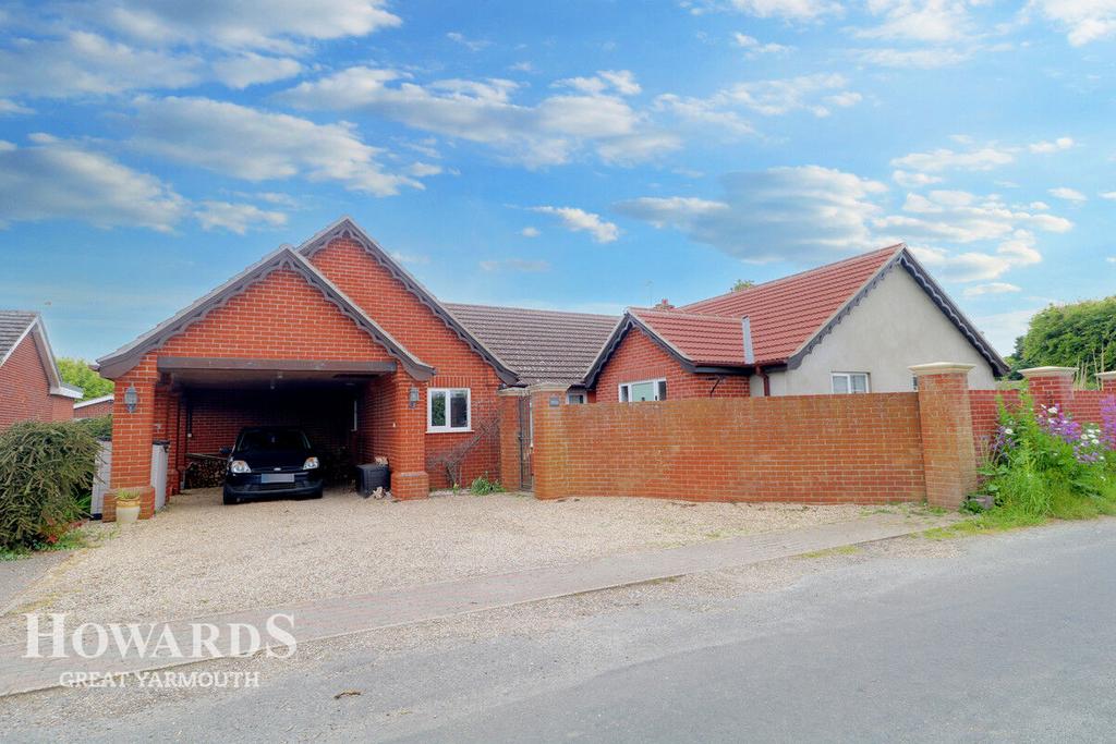 Eels Foot Road, Ormesby 4 bed detached bungalow for sale £490,000