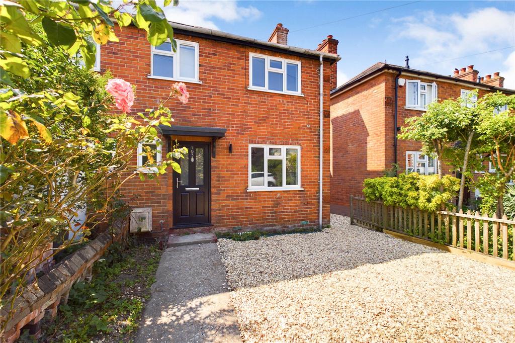 Queens Road, Newbury, Berkshire, RG14 2 bed semidetached house for