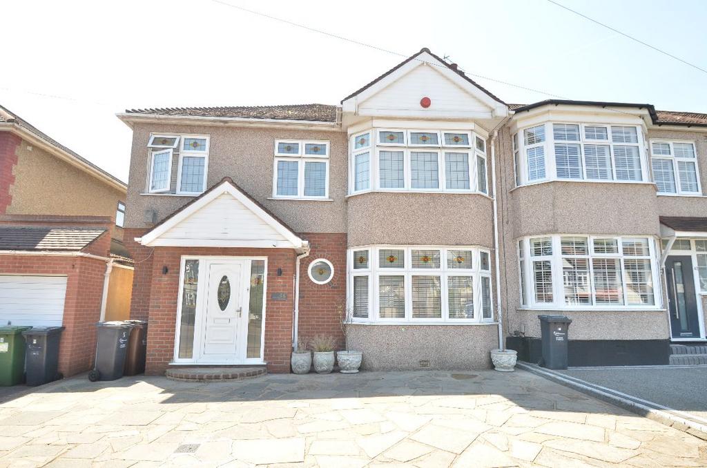 Gorseway, Romford 4 bed end of terrace house £2,500 pcm (£577 pw)
