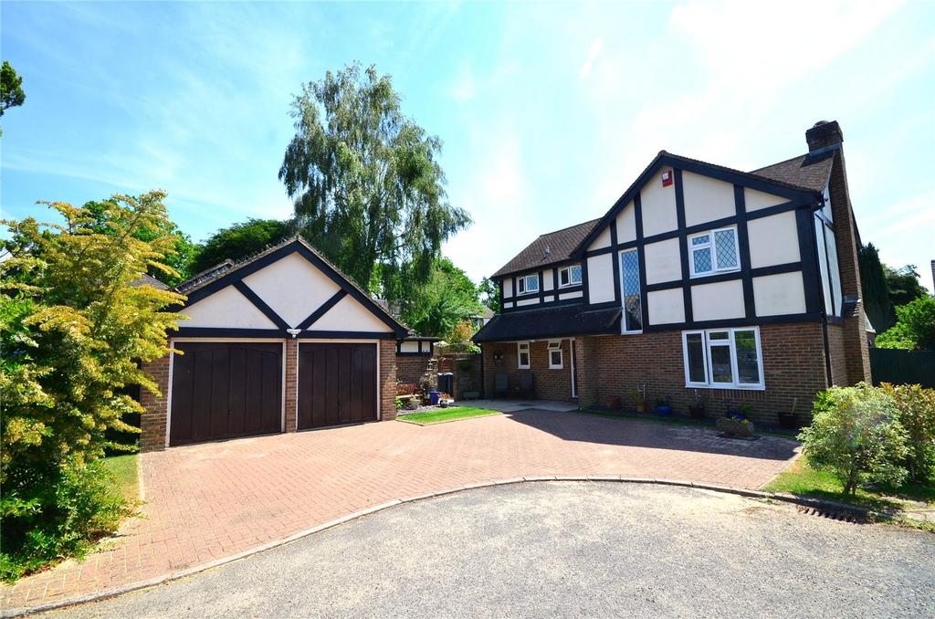 East Grinstead, West Sussex, RH19 4 bed detached house for sale £725,000