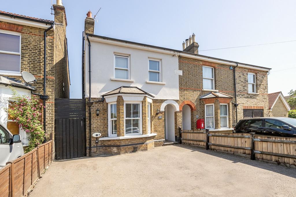 Honey Lane, Waltham Abbey, EN9 3 bed semidetached house £550,000