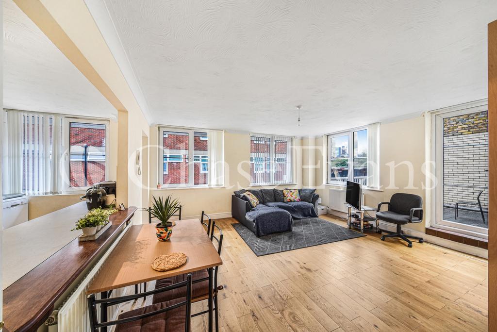 Regents Canal House, Commercial Road, Limehouse E14 3 bed apartment £
