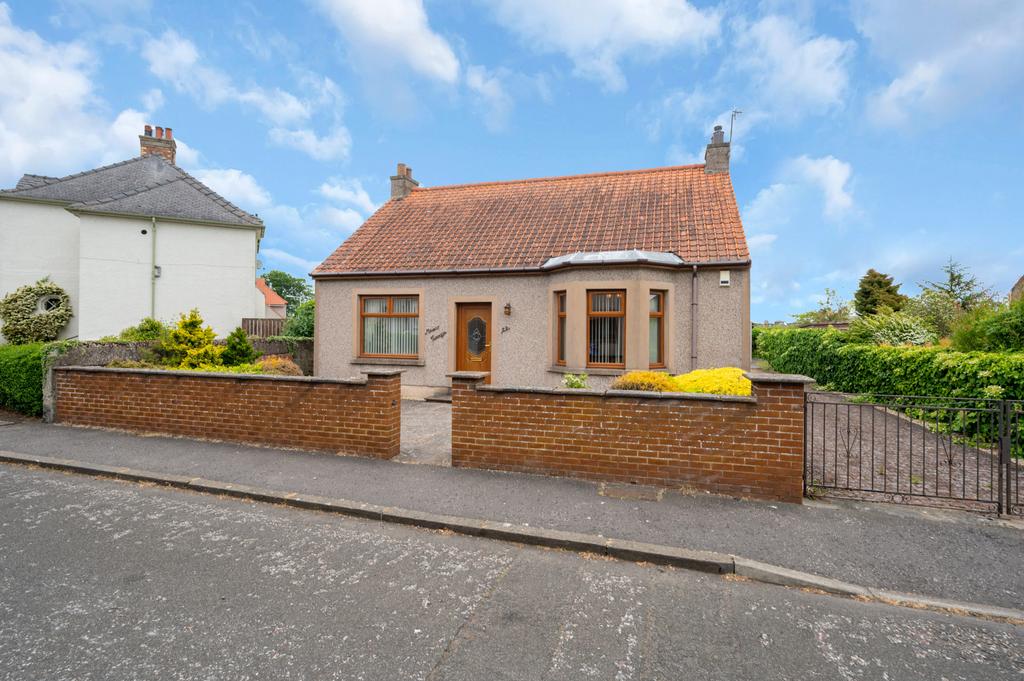 29 Elgin Street. Kirkcaldy, KY2 5HR 2 bed detached bungalow for sale