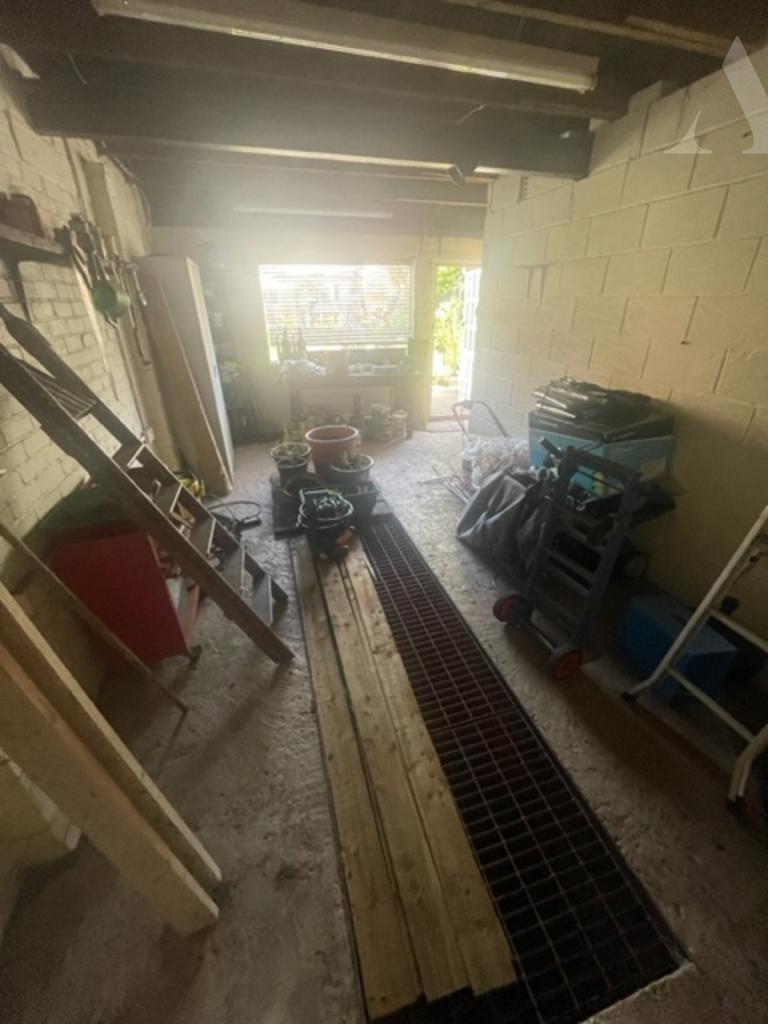 83 hodge hill road garage storage area