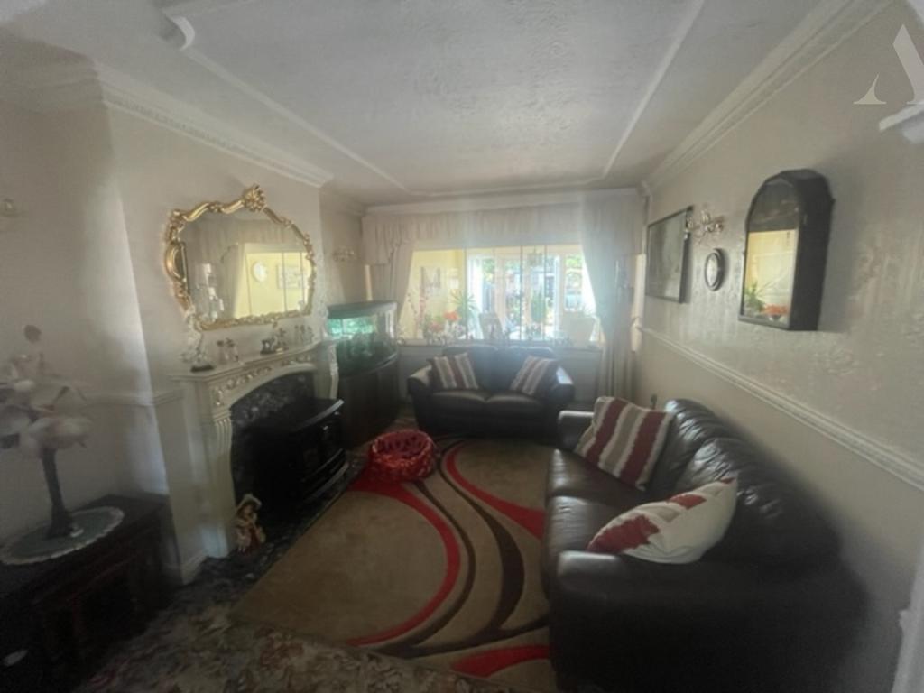 83 hodgehill road lounge