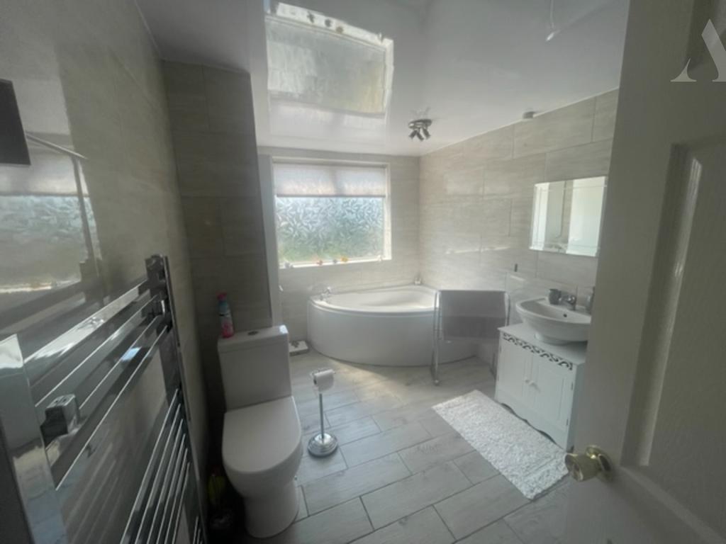 83 hodge hill road bathroom