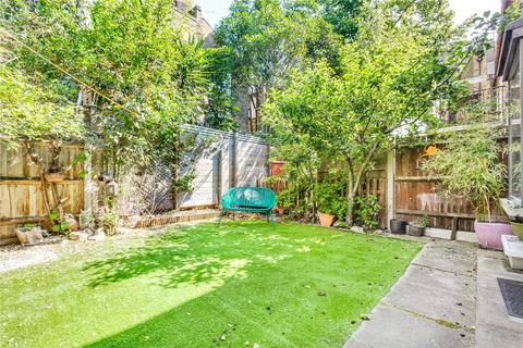 3 bedroom house to rent, Langley Lane, London