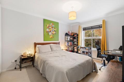 3 bedroom house to rent, Langley Lane, London