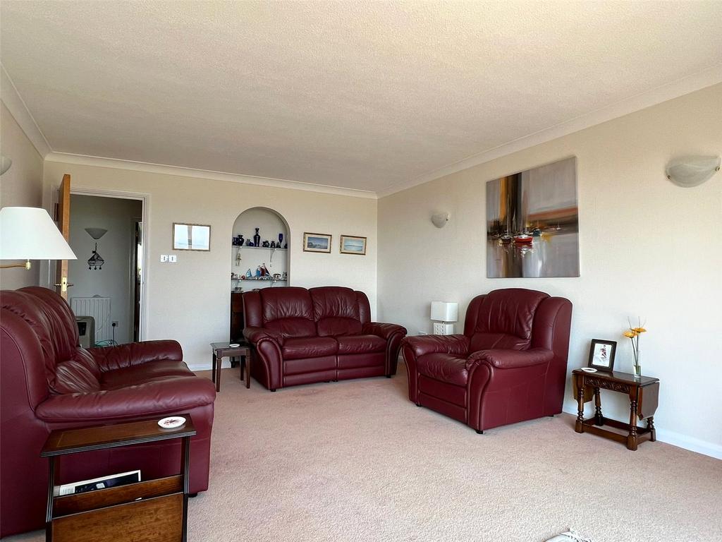 Hurst Road, Milford on Sea, Lymington, Hampshire, SO41 2 bed apartment for sale £495,000