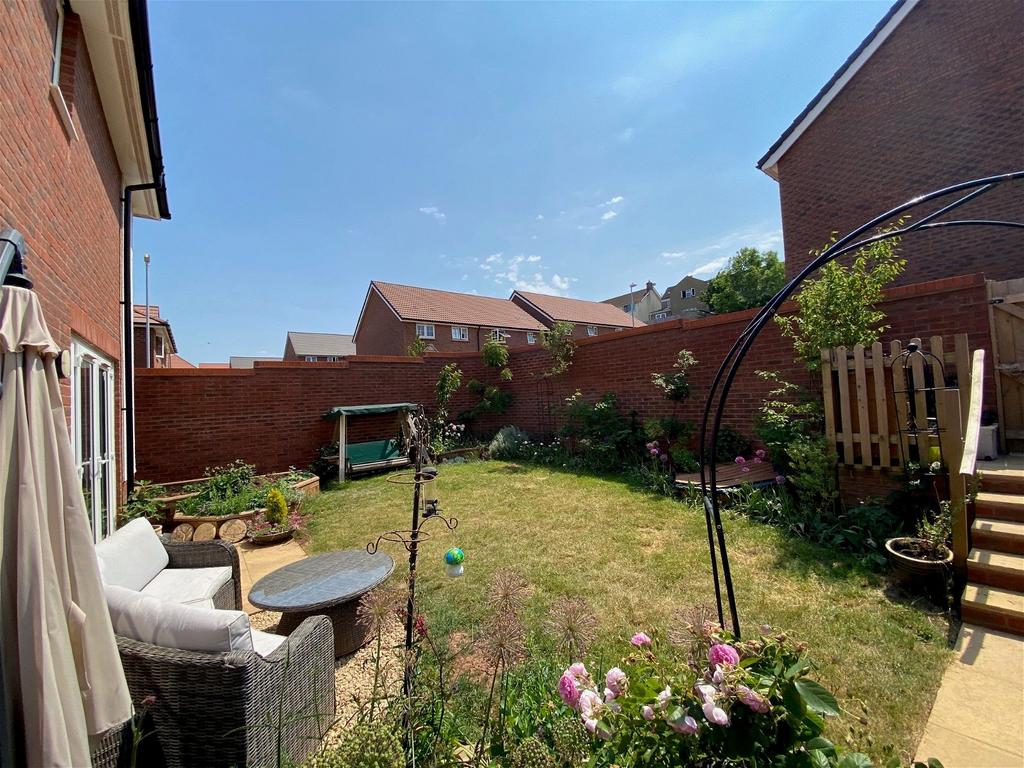 Dexter Way, 4 bed detached house for sale £475,000