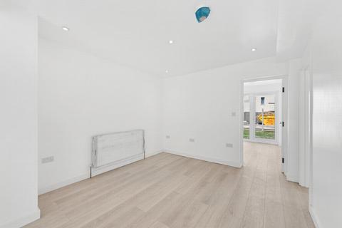 Flat 1, 591 Westhorne Avenue, London, SE9 6JX