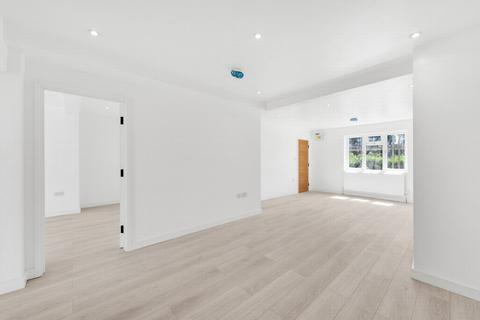 Flat 1, 591 Westhorne Avenue, London, SE9 6JX