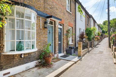 19 Albany Passage, Richmond, TW10 6DL