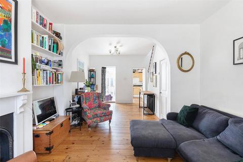 19 Albany Passage, Richmond, TW10 6DL