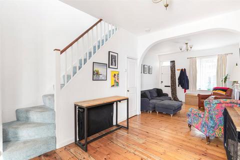 19 Albany Passage, Richmond, TW10 6DL