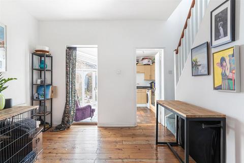 19 Albany Passage, Richmond, TW10 6DL