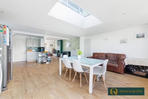 42 Lodge Close, Fetcham, Leatherhead, KT22 9QZ