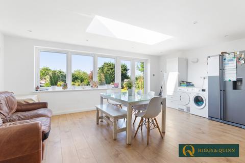 42 Lodge Close, Fetcham, Leatherhead, KT22 9QZ