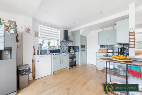42 Lodge Close, Fetcham, Leatherhead, KT22 9QZ