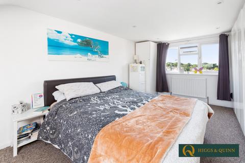42 Lodge Close, Fetcham, Leatherhead, KT22 9QZ