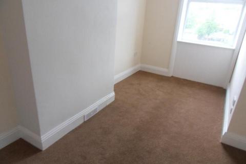 3 bedroom terraced house to rent, Kirk Lane, Yeadon, Leeds, West Yorkshire, UK, LS19