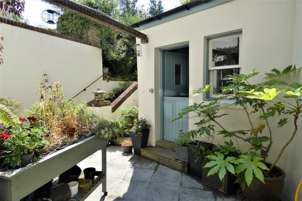 Goat Street, Haverfordwest 3 bed townhouse £375,000