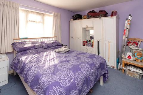 3 bedroom semi-detached house for sale - Fairmead Crescent, Edgware, HA8