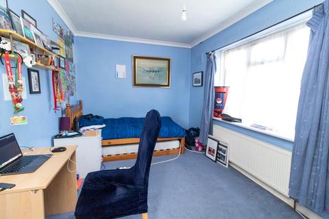 81 Fairmead Crescent, Edgware, HA8 8YH