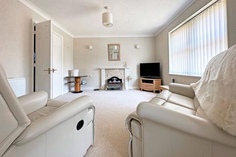 2 bedroom apartment for sale, Downing Close, Knowle, B93