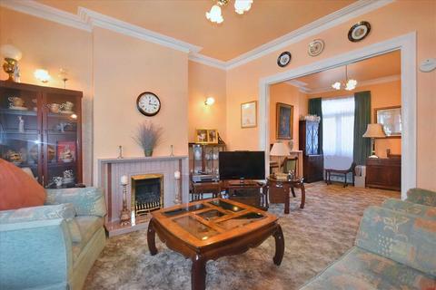 1 Whitehall Gardens, London, W4 3LT
