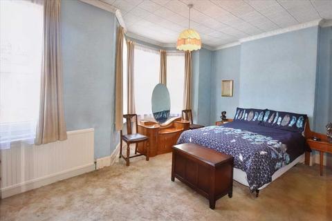1 Whitehall Gardens, London, W4 3LT