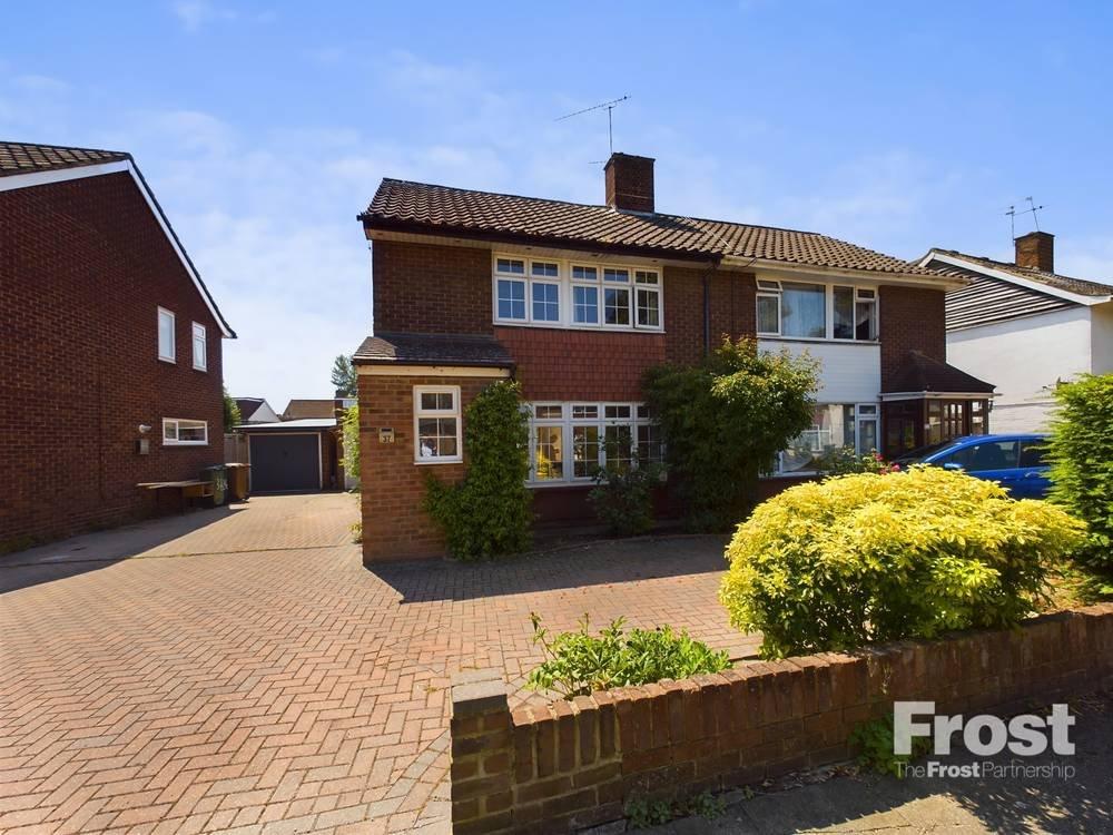 Muncaster Road, Ashford, Surrey, TW15 3 bed semidetached house for